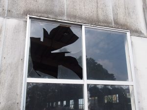 ガラス破損